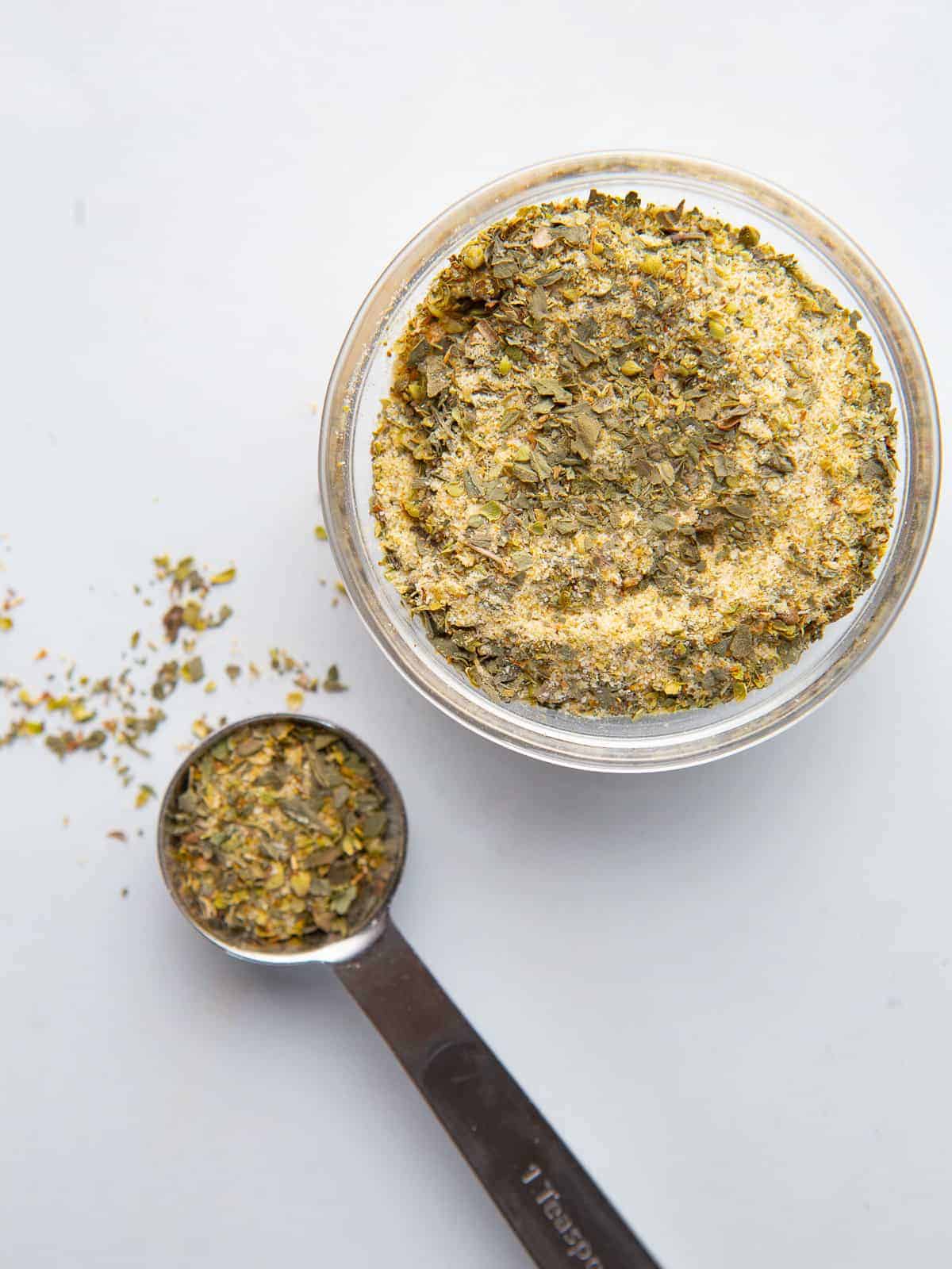 https://cookfasteatwell.com/wp-content/uploads/2021/10/Homemade-Garlic-and-Herb-Seasoning-Recipe.jpg